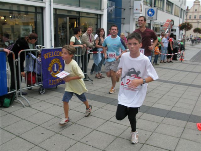 ../Images/BenefizlaufMerseburg2010 (56).jpg